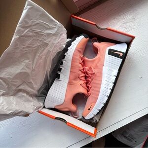 NWT Nike Coral and White Athletic Shoes MetCon 6 Men’s size 10